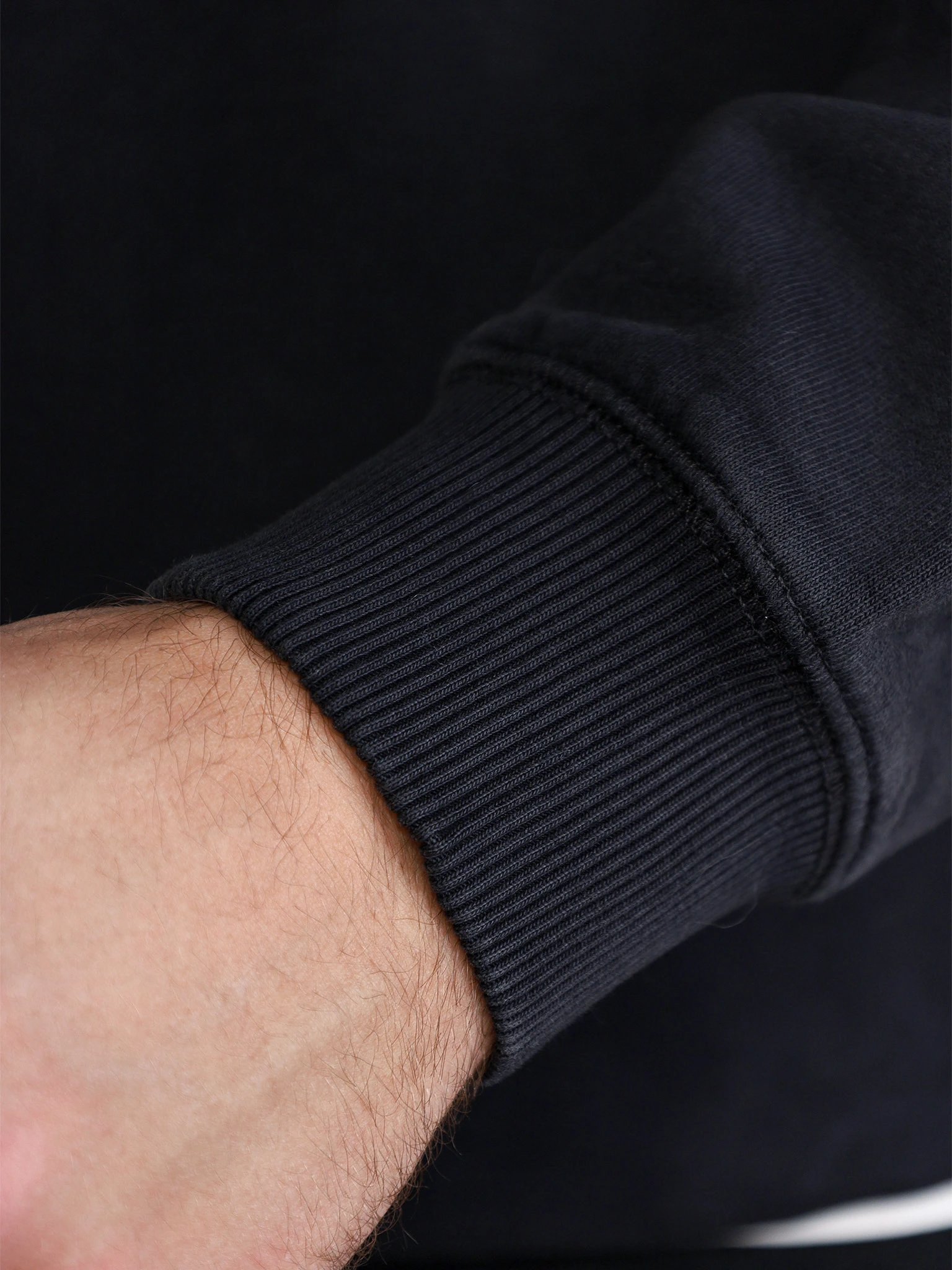 Пуловер черного цвета из хлопка